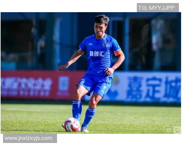 武汉篮球队在全国锦标赛中以94分稳居积分榜首位展现强劲实力