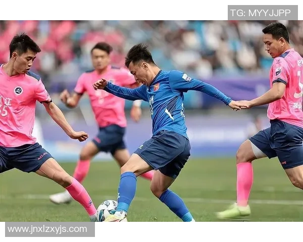 红灯笼足球明星赛盛大开启聚焦明星球员展现激情与友谊的精彩对决