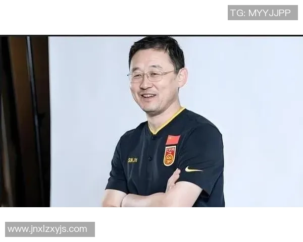 大爷畅谈足球明星背后的故事与人生哲学引发热议